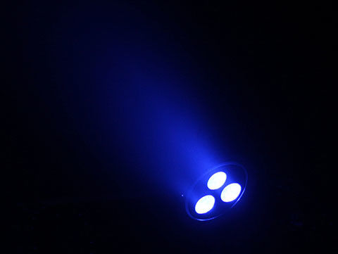 DMX512 3 LED RGBWA-UV Sześć kolorów LED par może oświetlać scenę