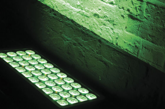 Ściana stroboskopiczna oczyszcza światło